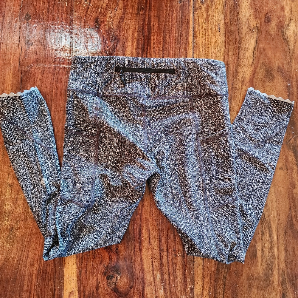 Lululemon - Picture 3 of 3